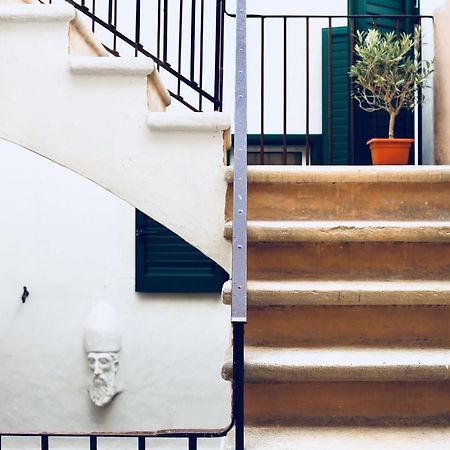La Mitria Bed & Breakfast ตรานิ ภายนอก รูปภาพ